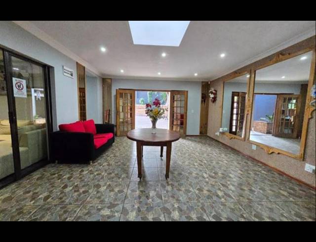 8 BEDROOM HOUSE FOR SALE IN BASSONIA